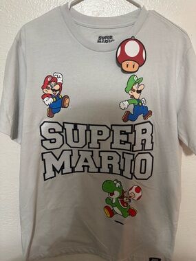 Super Mario Men’s T-shirt Embroidered Logo Size Large. Mario, Luigi, & Yoshi.